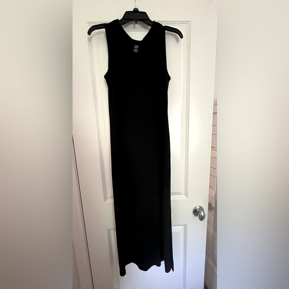 GAP Black V-neck maxi dress small